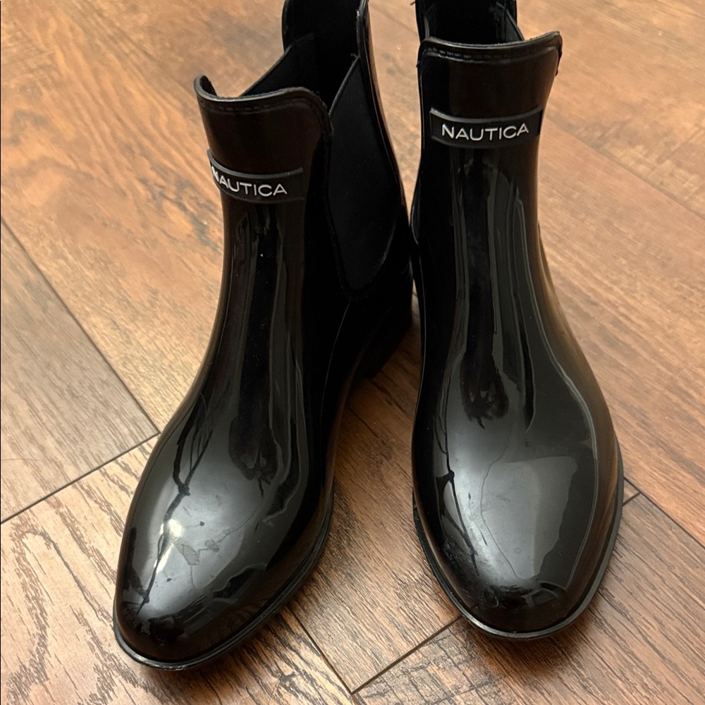 Nautica Women's Glossy Black Chelsea Rain Boots